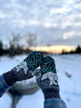 Load image into Gallery viewer, Northern Spirit Hat & Mitten Kit