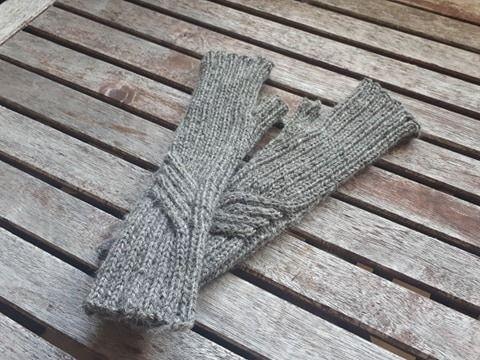 Te Ara Mitt Knitting Pattern