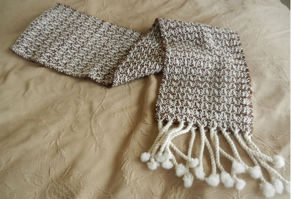 100% Canadian Alpaca Handwoven Scarves. Pure Alpaca wool scarves are luxurious, soft, lightweight and warmer than regular wool. Our Alpacas are Canadian raised in the Alberta Foothills.
