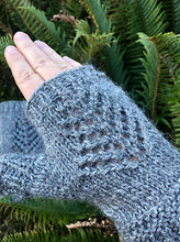 Load image into Gallery viewer, Lace Tree Wrist Warmer Kit